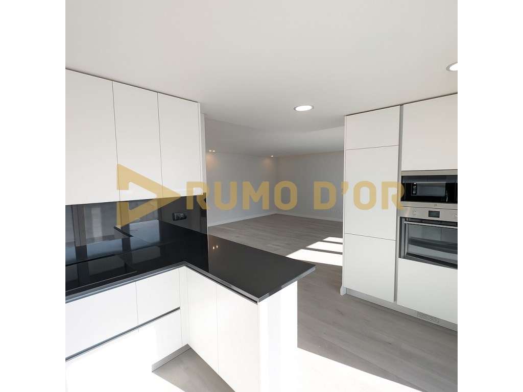 Urbanização Torres do Palácio, T2 com terraço de 45 m2 e box - Grande imagem: 5/22