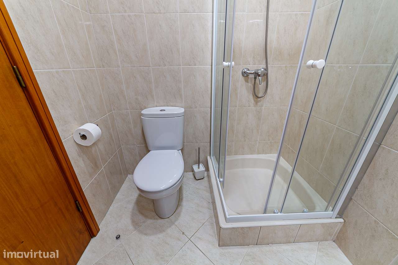 T2 com 127 m², vista mar, box fechada, excelente exposição Solar-24
