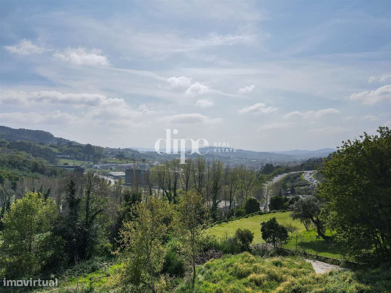 Lote de Terreno com vistas sobre o Parque da Cidade de Guimarães - Grande imagem: 3/7