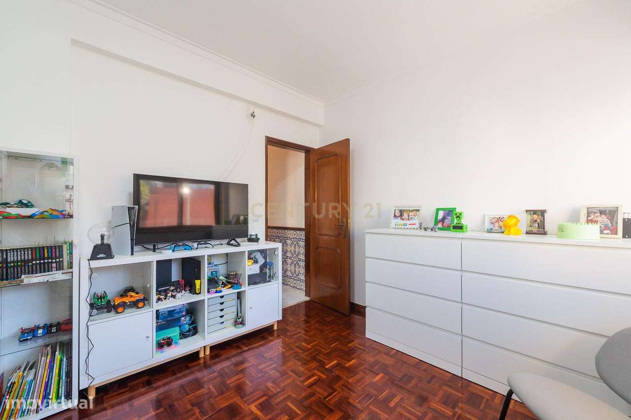Apartamento T2 em bom estado, parcialmente remodelado-30