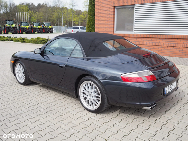 Porsche 911 Carrera Cabrio - 2