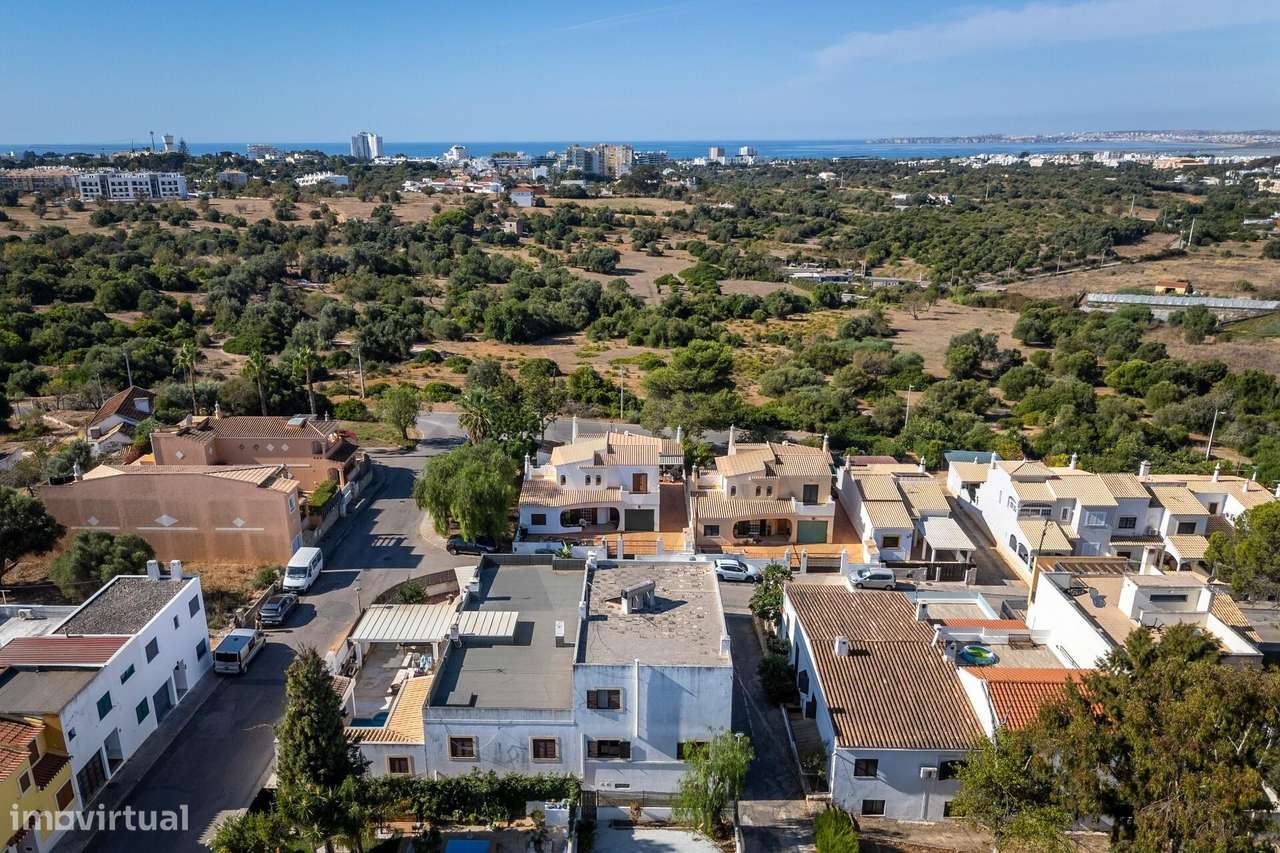 Excelente Moradia T4 com 438 m2 de Área de Construção em Alvor – Urb.-3