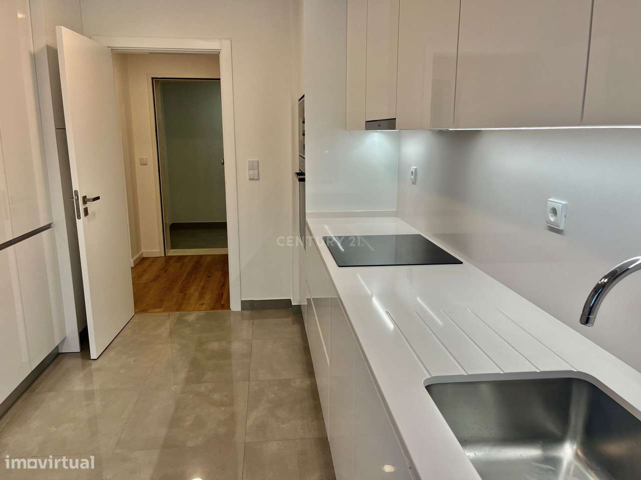 Arrenda-se T2 de Luxo no Edifício INN Campolide | Garagem | Arrecadaçã - Grande imagem: 5/31