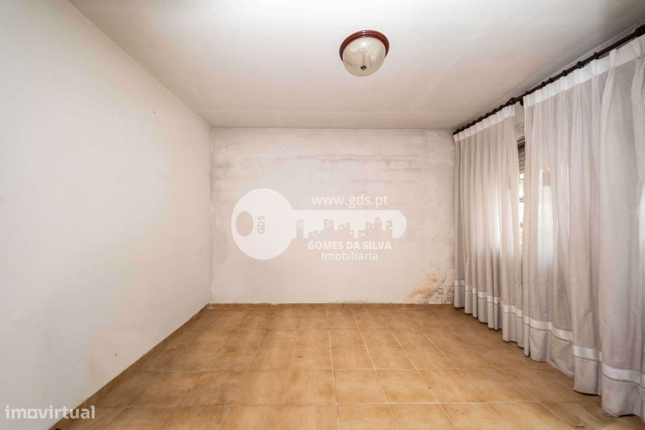 Moradia Bifamiliar T6 em Nogueira, Braga-25
