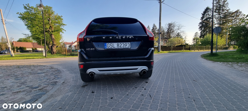 Volvo XC 60 3.2 AWD R-Design - 6