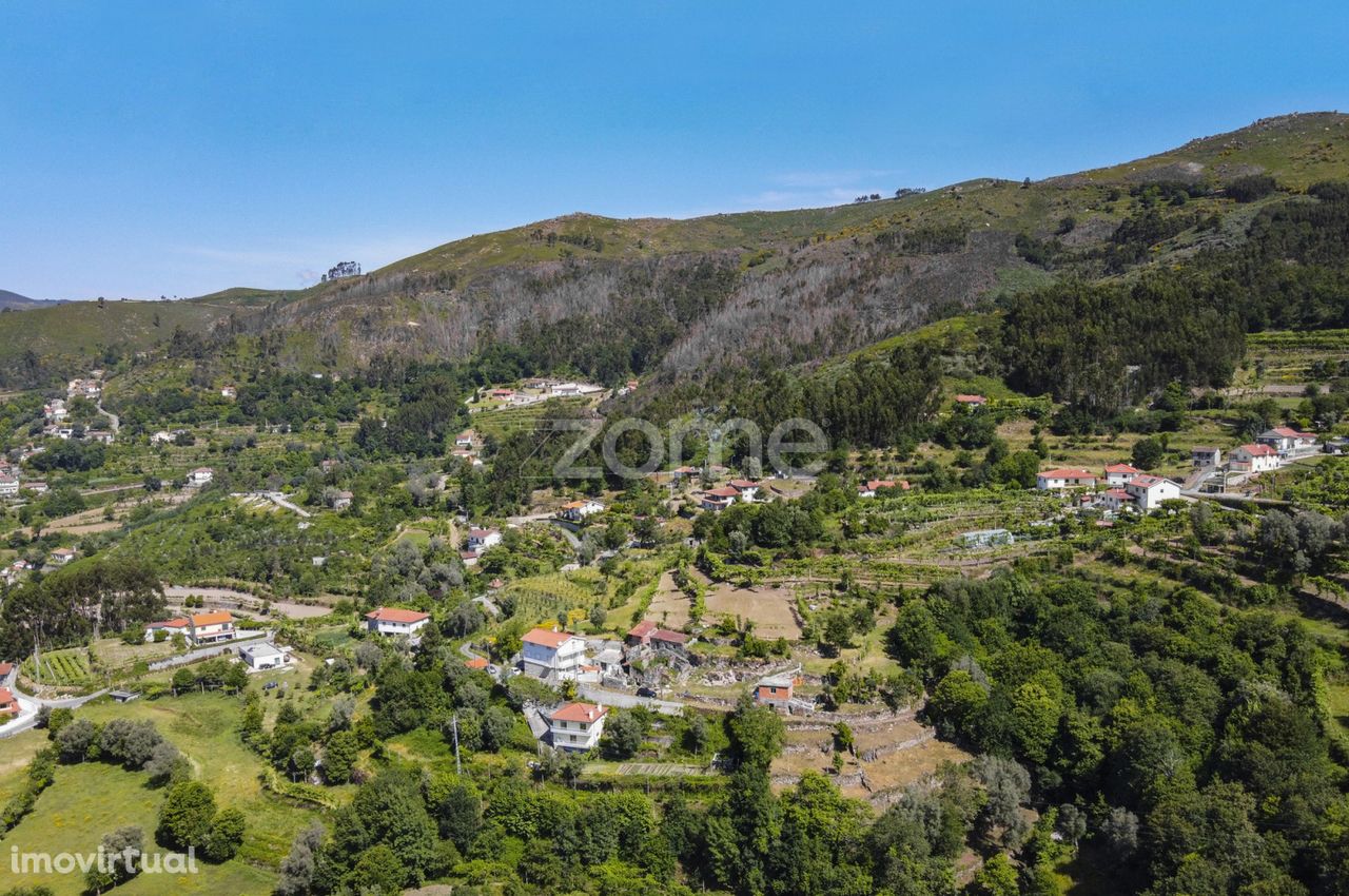 Lote de terreno para construção em Gomide, Vila Verde!