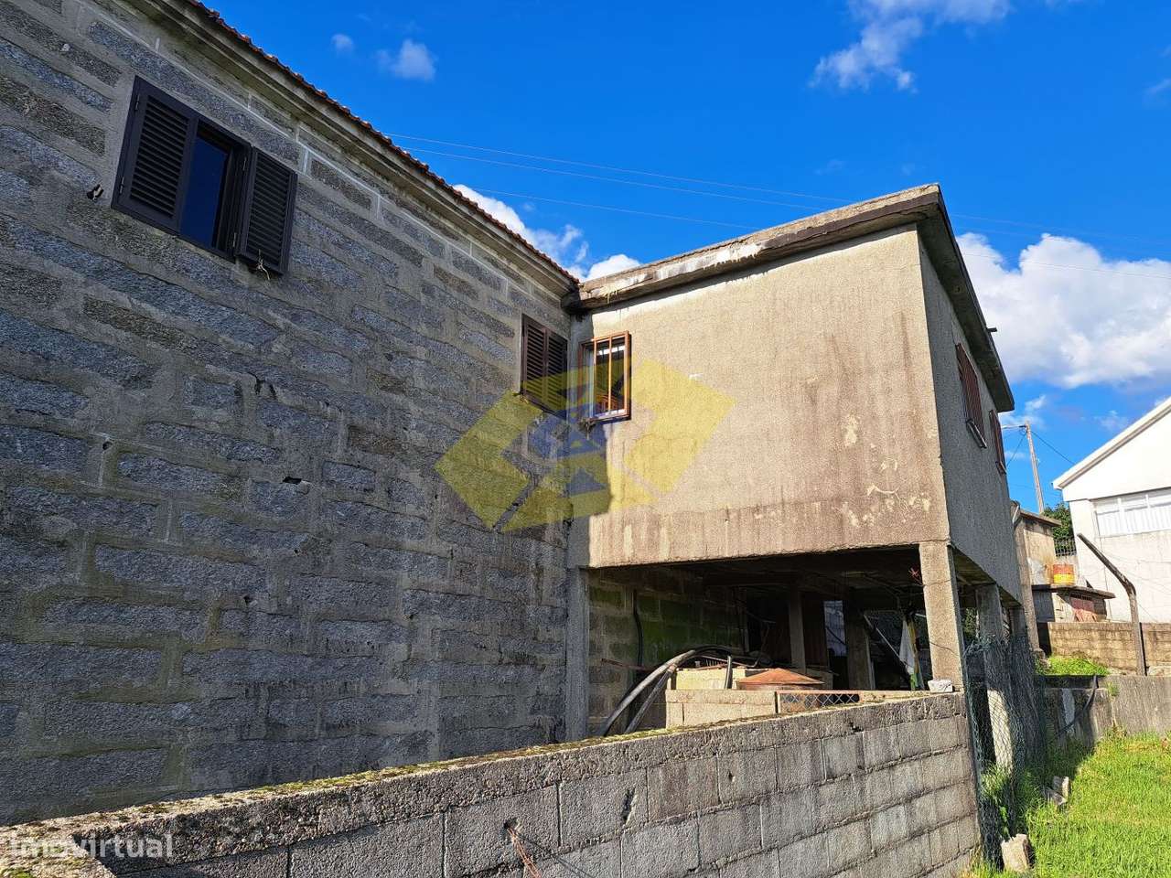 Moradia T3 em Agilde (Celorico de Basto)-16