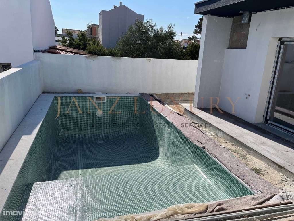 Moradia Térrea T4 com Piscina e Jardim em Fernão Ferro-28