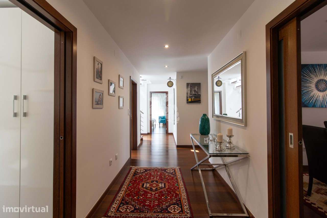 T4 duplex nos "Terraços da Guia" em Cascais com garagem e piscina - Grande imagem: 4/53