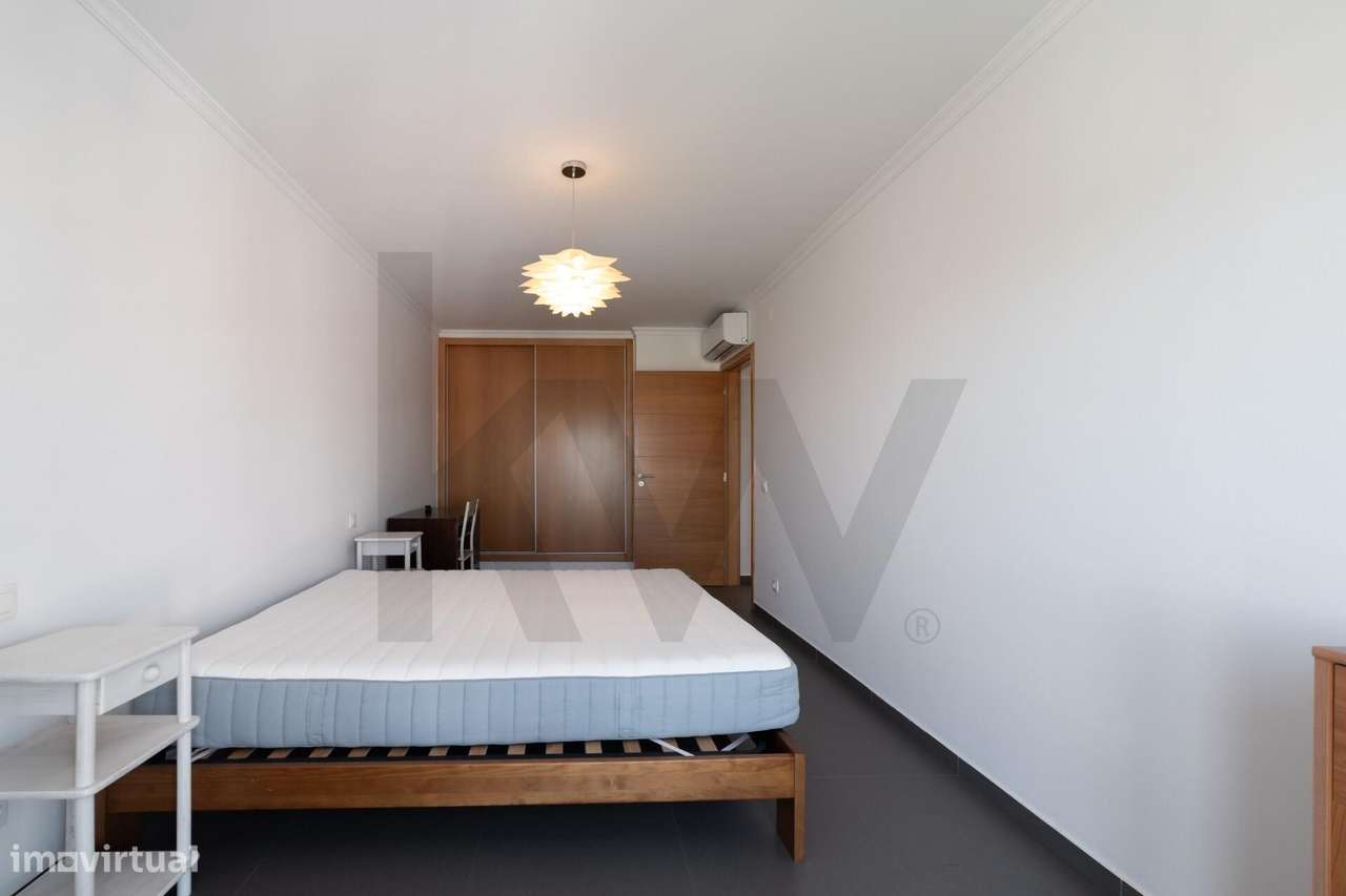 Apartamento T3 único com 3 lugares de estacionamento - VRSA-19