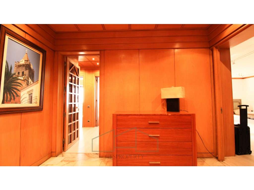 Apartamento T4 nas Torres das Amoreiras-6