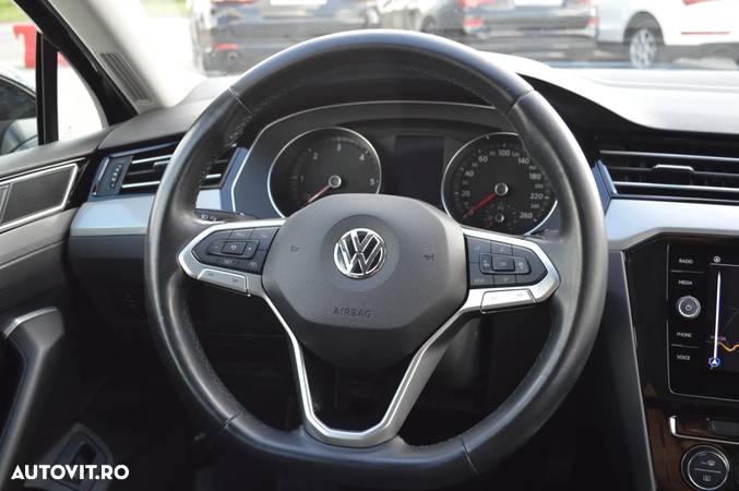 Volkswagen Passat - 28