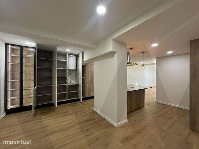 Apartamento T2 Completamente Remodelado - Centro Ericeira-13