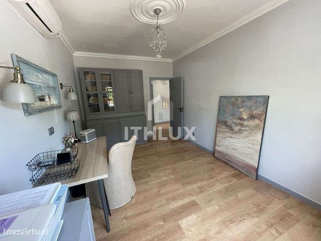 Villa de luxo impecavelmente apresentada com piscina e jardins em Tavi-12