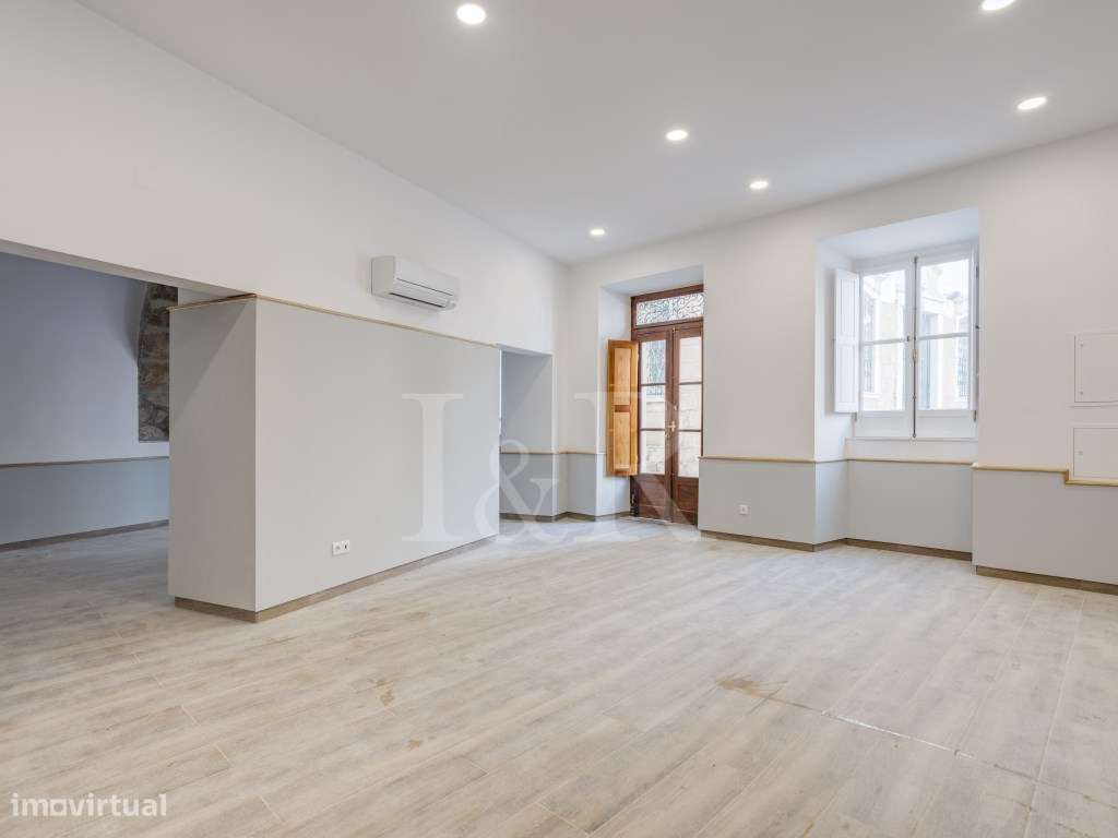 Prédio com dois T2 e um espaço comercial em Évora - Grande imagem: 4/28