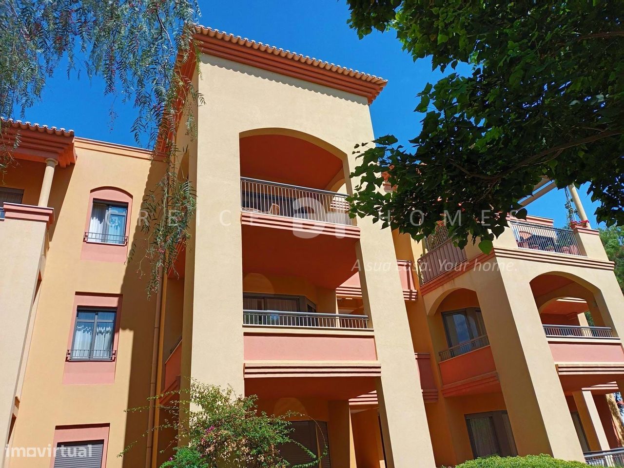 VENDE APARTAMENTO T2 NO ULTIMO PISO EM CONDOMINIO DE LUXO VILAMOURA