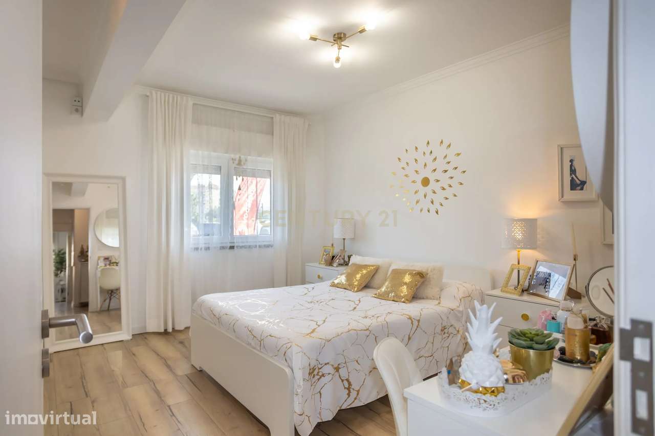 T1 com Terraço na Cruz de Pau - Central e Luminoso! - Grande imagem: 3/25