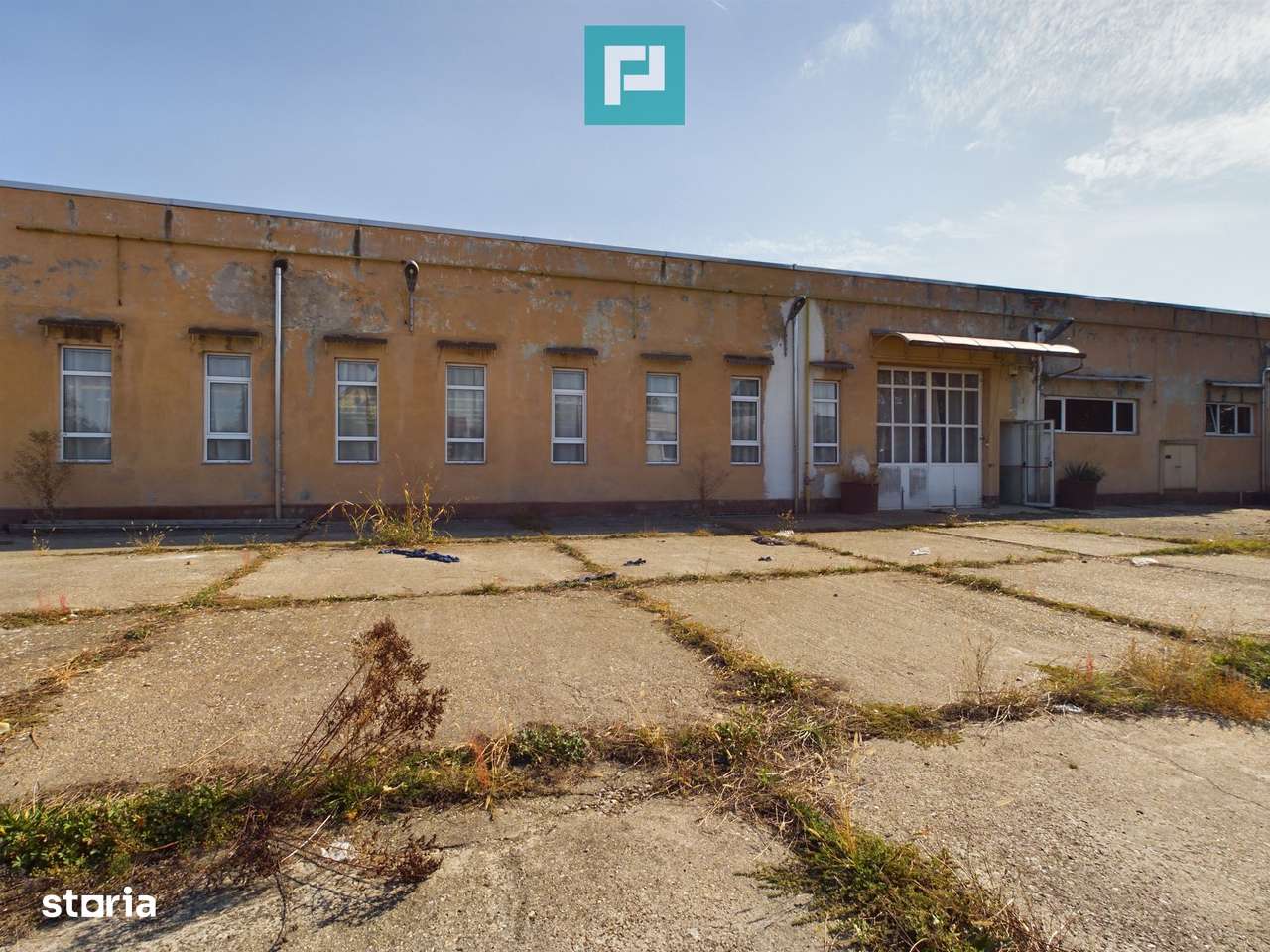 Spațiu industrial cu platformă betonată și teren - Imagine principală: 2/14