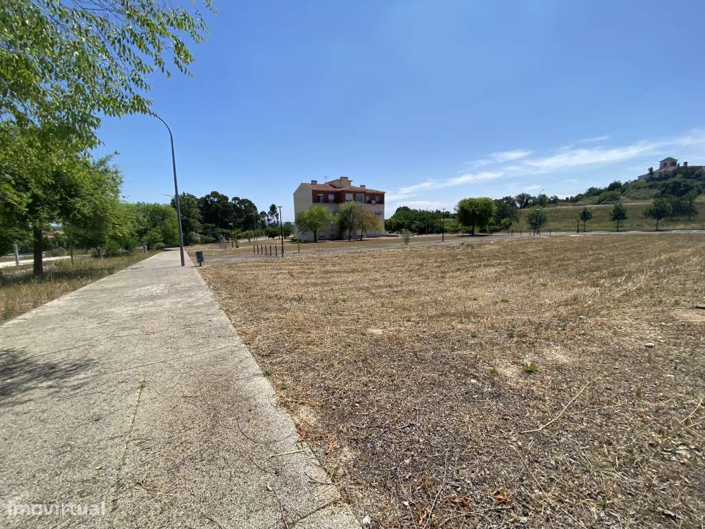 Lote de Terreno para construção de 8 fogos - Grande imagem: 4/7