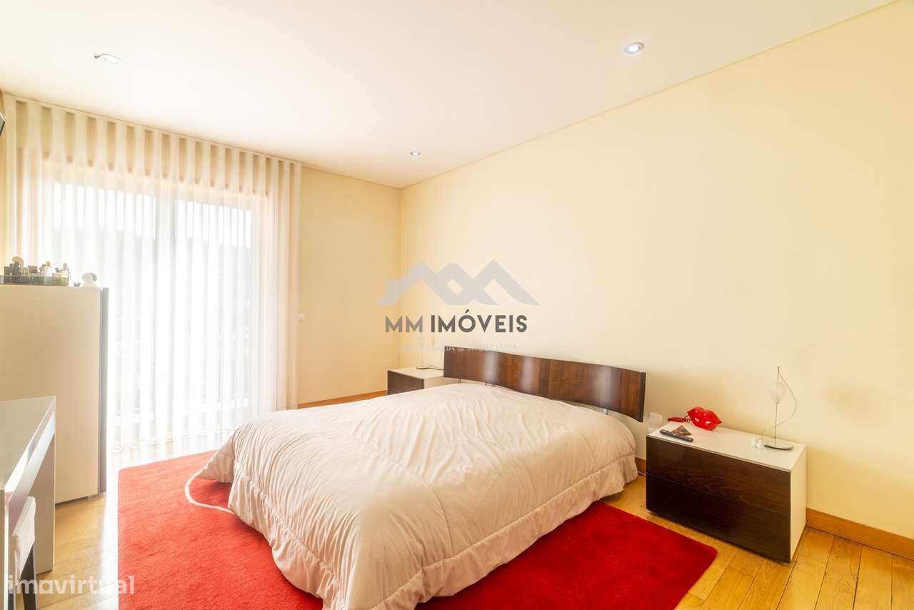 Moradia T6 | Braga | Isolada | Piscina | 1 000m2 | Terraço | Jardim |-12