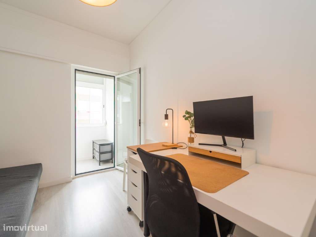 T2 Remodelado Centro de Linda-a-Velha-16