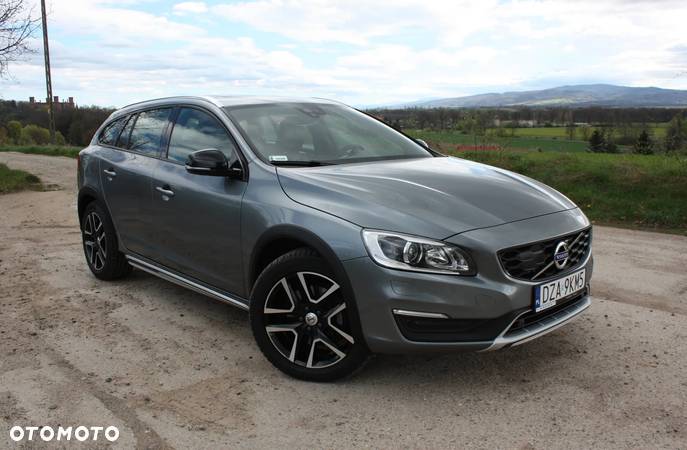 Volvo V60 Cross Country D4 AWD Summum - 1