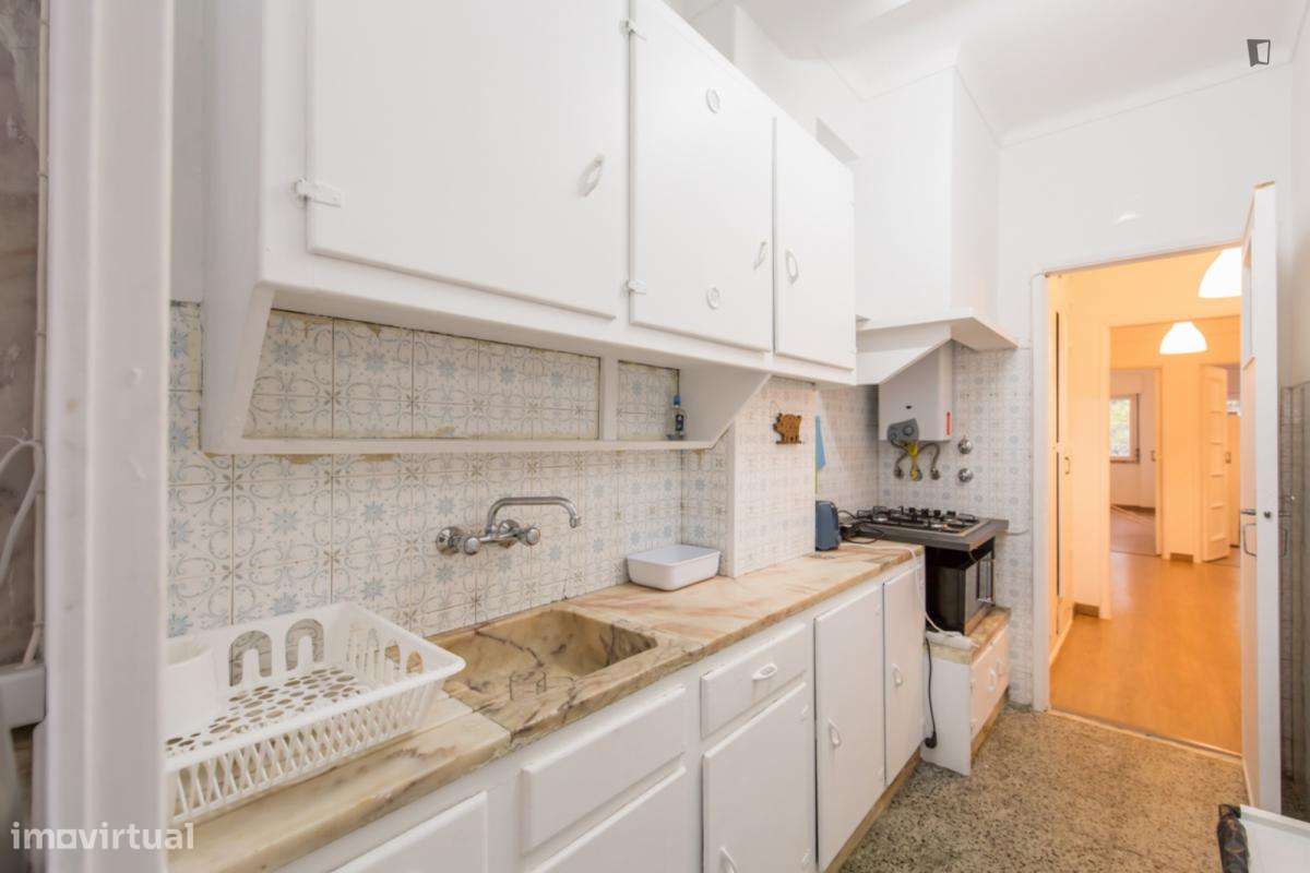 Quarto - localizado em Benfica Lisbon - Grande imagem: 5/10