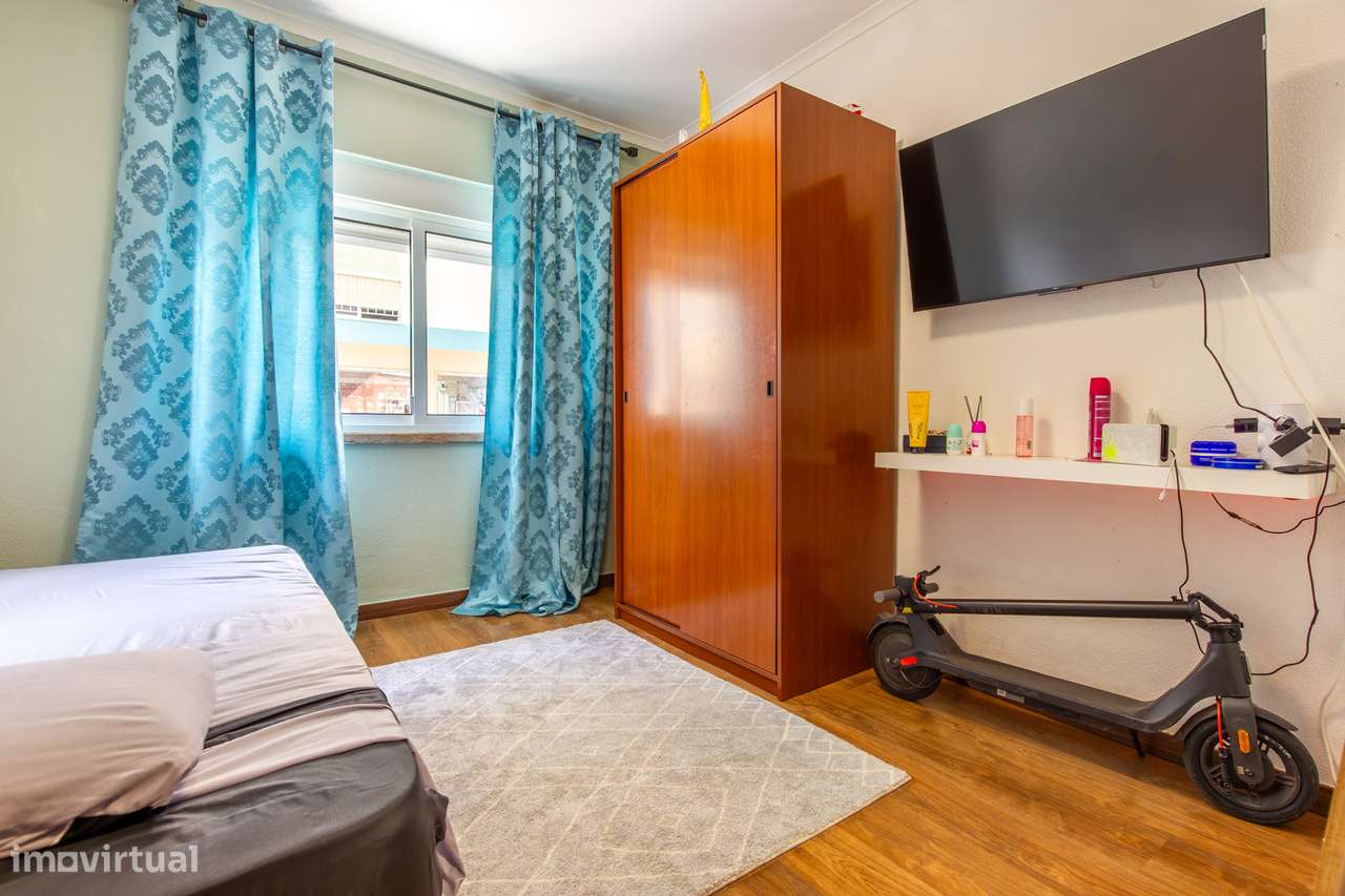 Paio Pires - Apartamento de 4 assoalhadas remodelado, com quintal-11