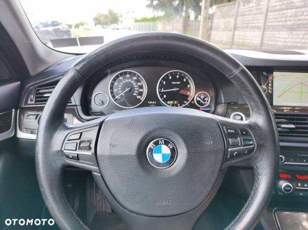 BMW Seria 5 528i Touring Sport-Aut - 24