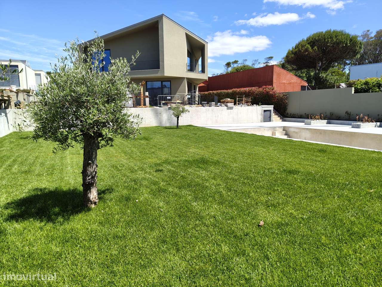 Moradia T4 com piscina e jardim em Canidelo-14