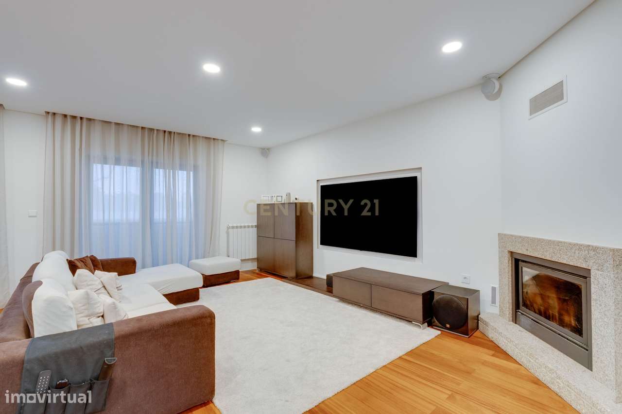 Moradia T3+1 em banda a 5 min do Centro da Cidade de Espinho-7