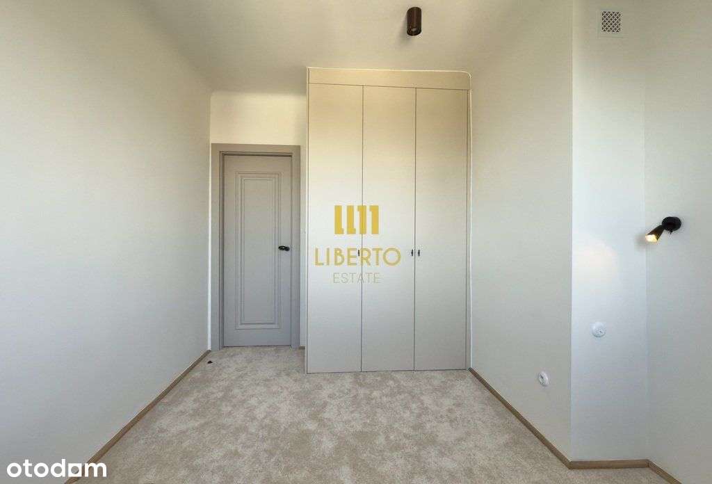 Zabytkowa kamienica - dwa balkony, widok, Ac-9