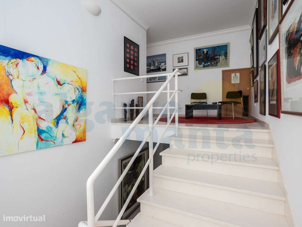 Moradia T5 com Jardim e Piscina + Lote Urbano para construção - Cas...-22