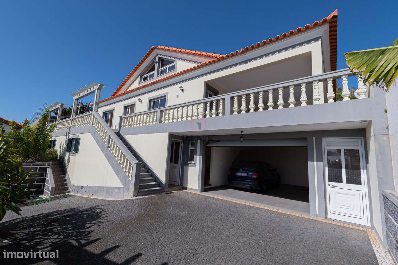 Calheta | Moradia T3 com Vista Mar e Terreno Extra-39