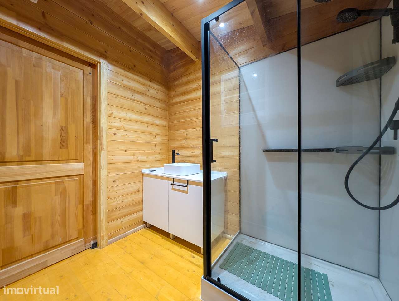 Terreno de 300 m² com moradia T4 em madeira – Charneca de Caparica-32