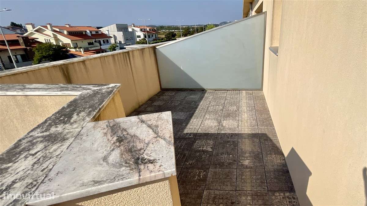 Moradia T4-Póvoa de Varzim-Centro-Acessos-2 Garagens Fechadas-24