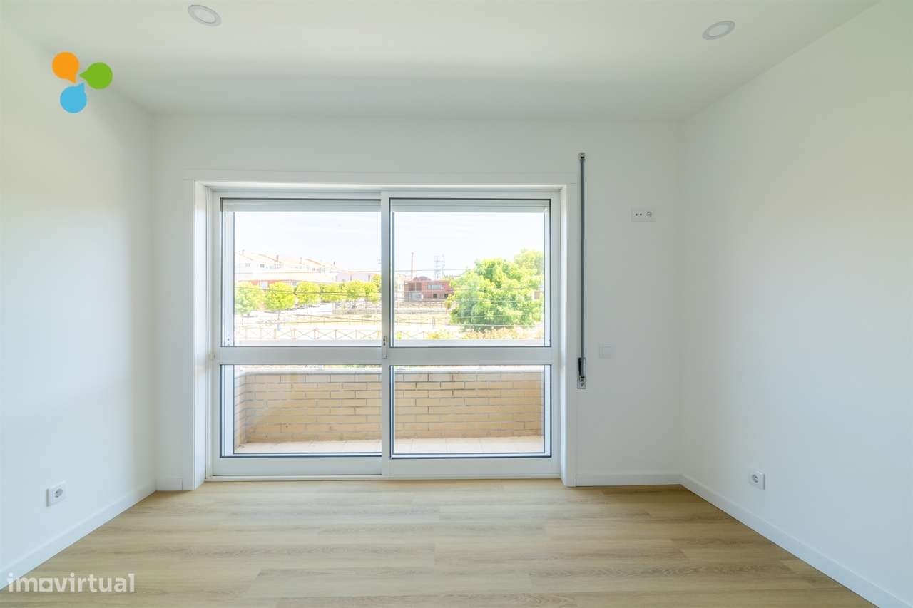 Apartamento T3 c/ Box e varanda, junto às faculdades-20
