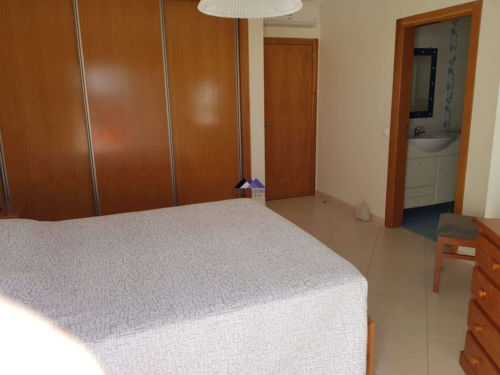 Moradia T3+1 com Estacionamento, Logradouro e Sótão-34