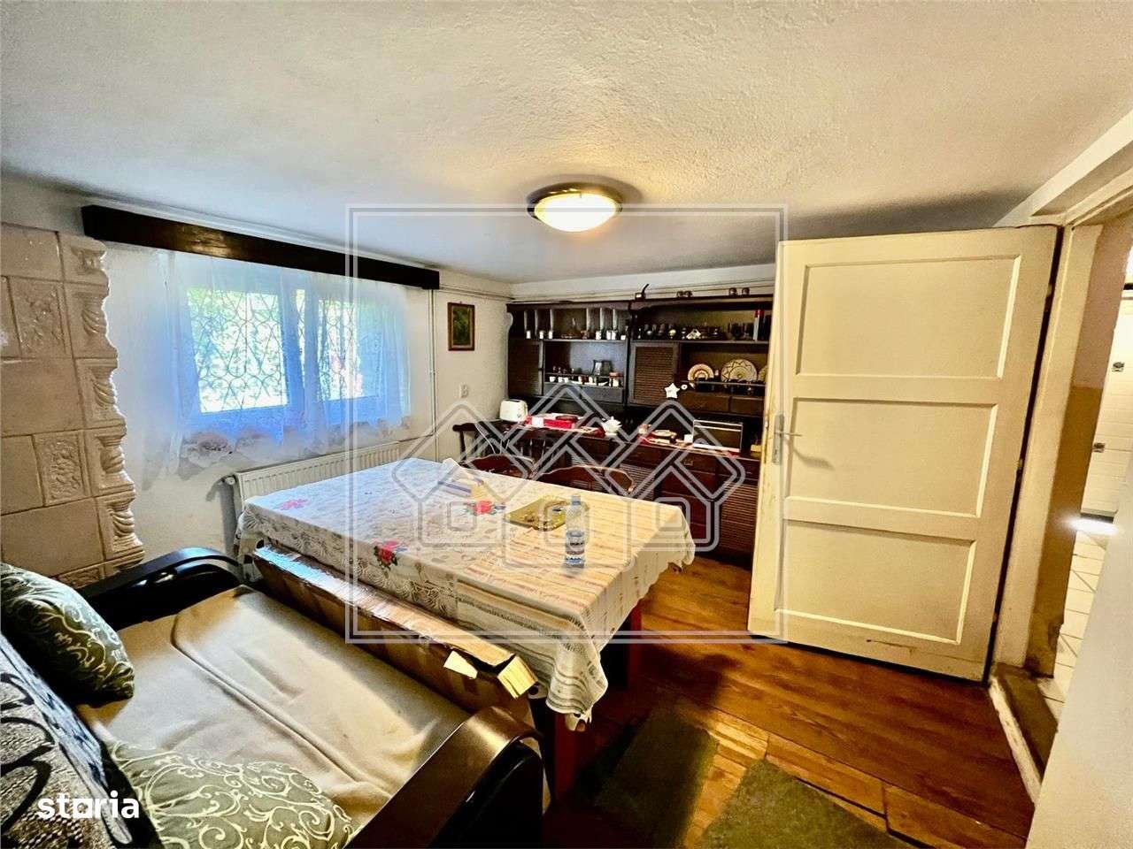 Casa de vanzare in Cisnadie - 6 camere, garaj - teren 250 mp - Imagine principală: 5/18