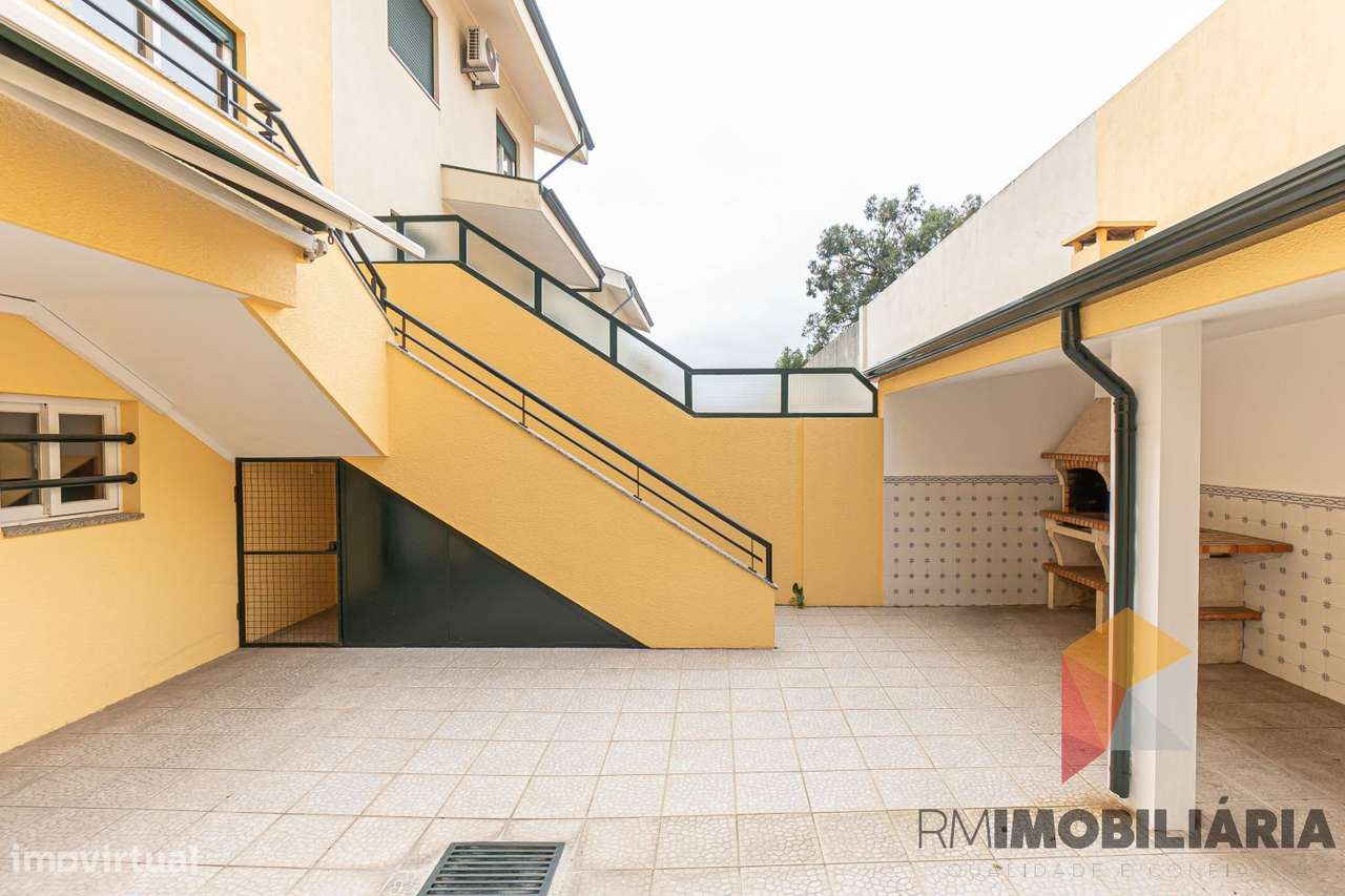 Moradia T4 em Fânzeres-49