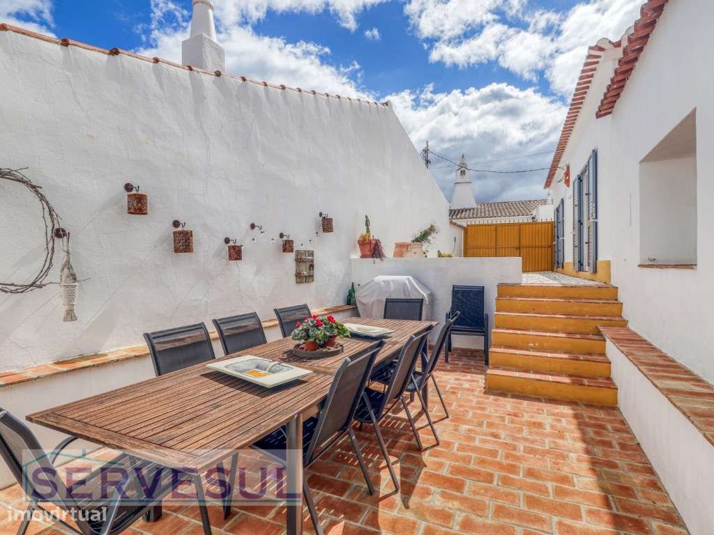 Charmosa Moradia Familiar T3+1 no Campo, inserida num generoso terr...-26