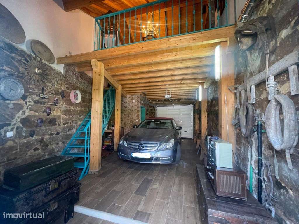 Moradia única na Abela - Espaço, Conforto e Tradição!-15