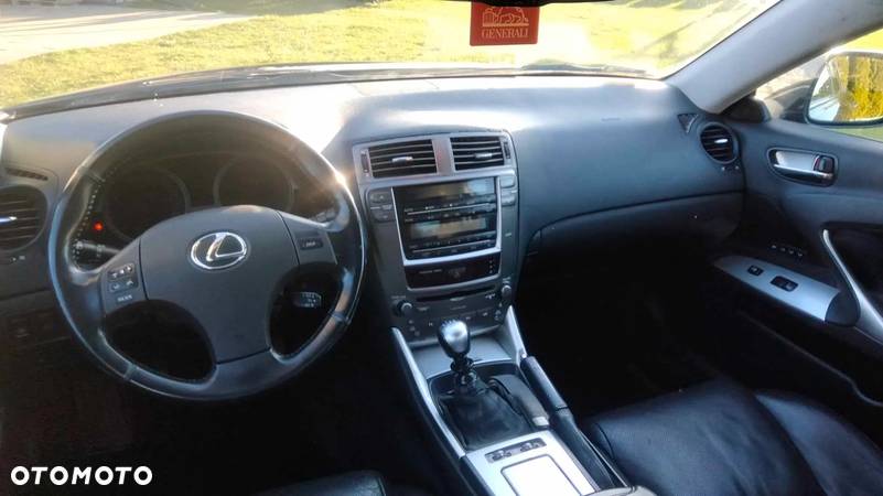 Lexus IS 220 D Prestige - 12