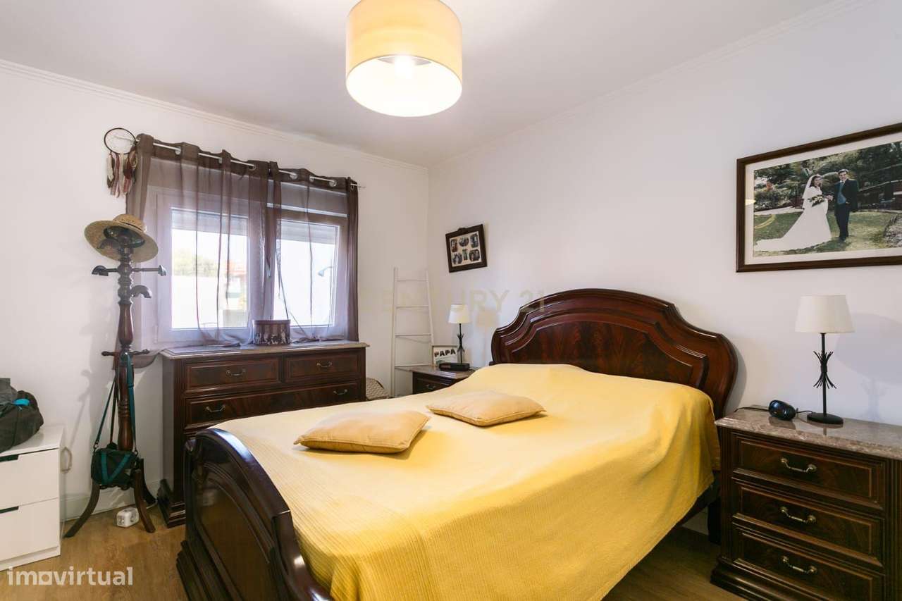 Moradia T3 com pátio localizada em Cascais !-6