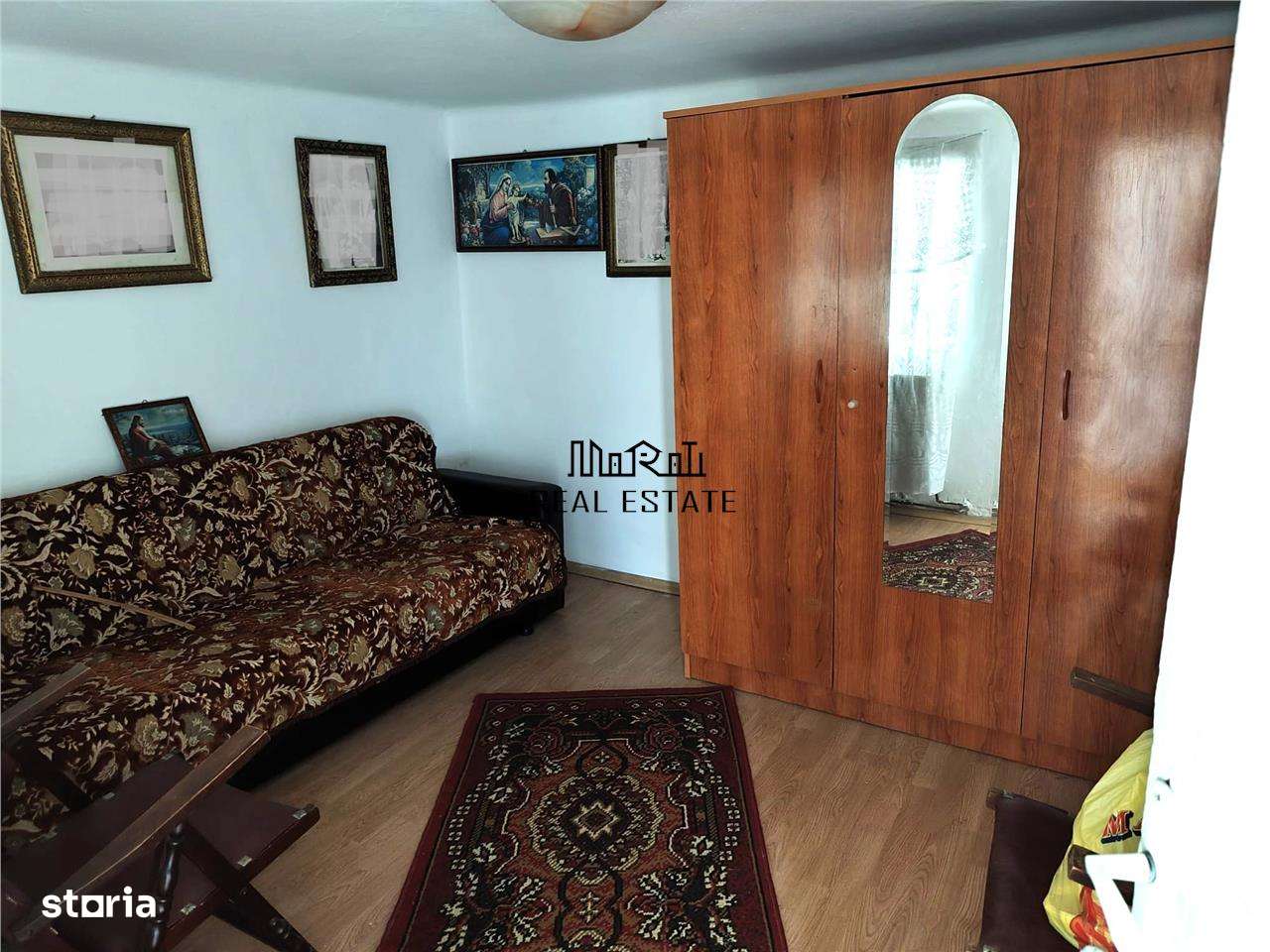 Proprietate spatioasa de vanzare in Gaesti, Dambovita - ideala pentru-12