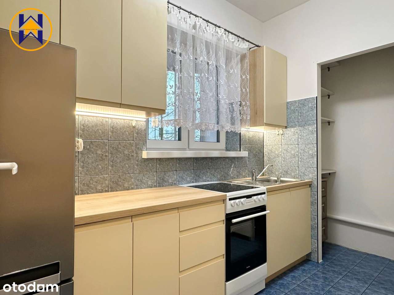 KAWALERKA, 1 pokój, duży balkon, oddzielna kuchnia z oknem-4