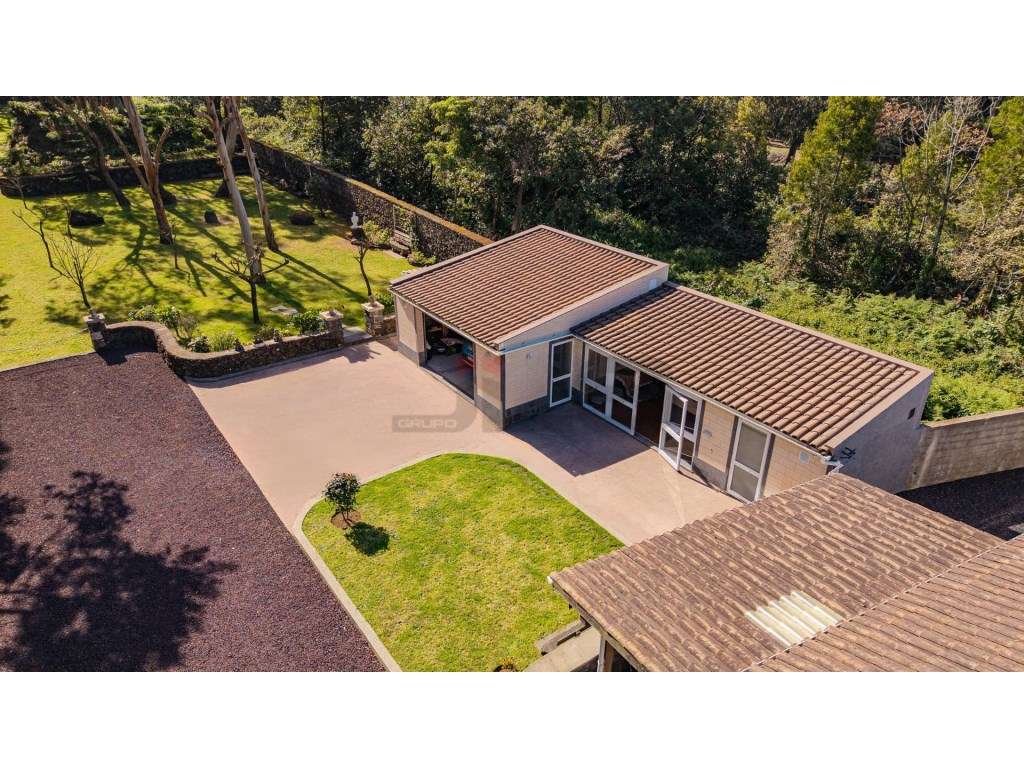 Moradia T3 Contemporânea com Grande Jardim em Rabo de Peixe , São M...-38