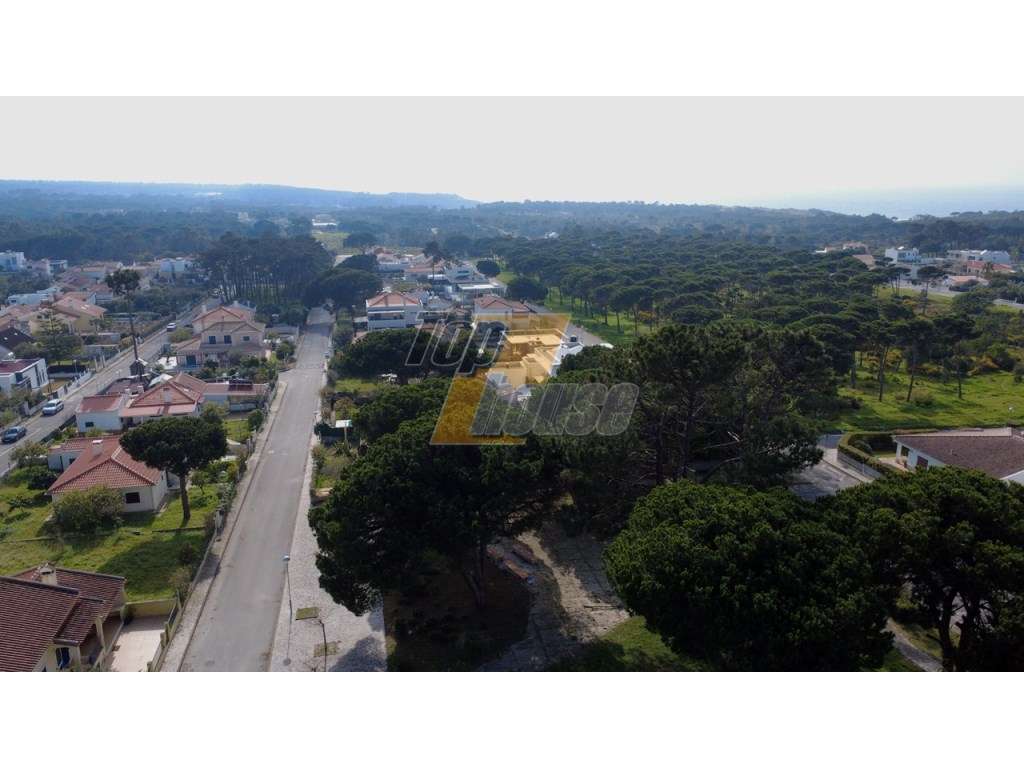 Terreno urbano perto do mar e lago em Sesimbra-2