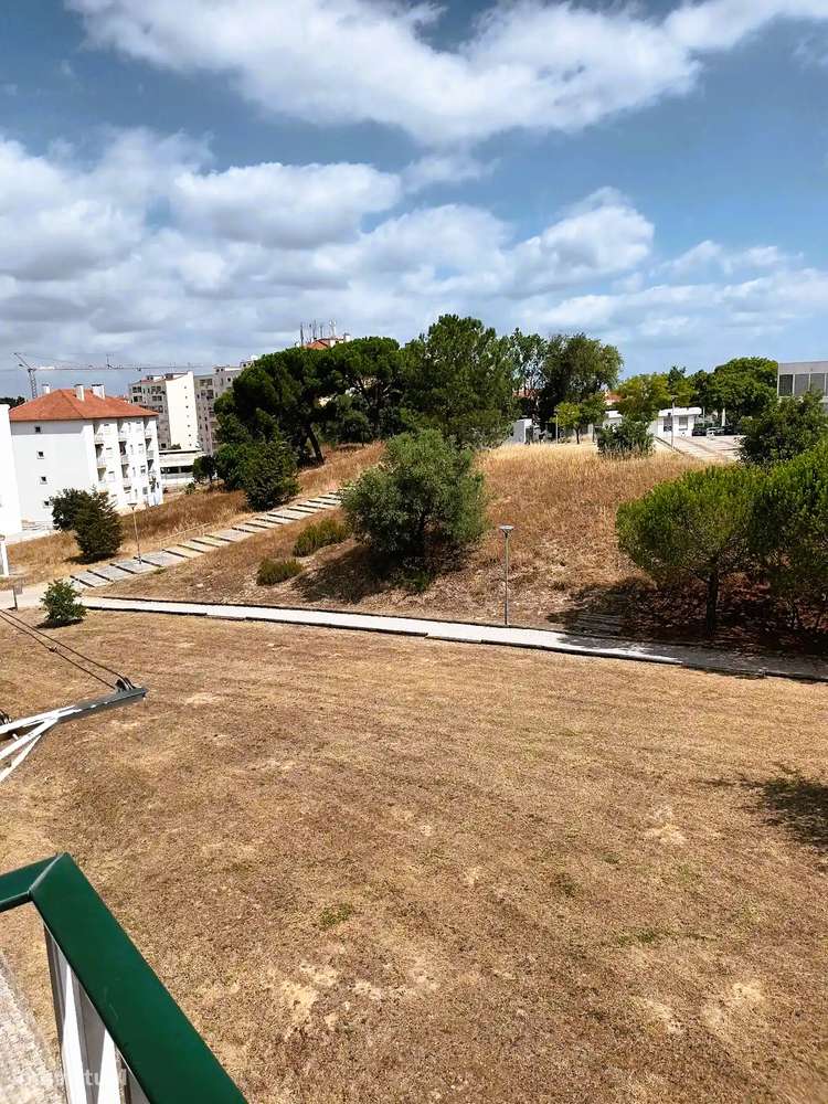 T 3 com parqueamento em Paio Pires , Seixal.-16