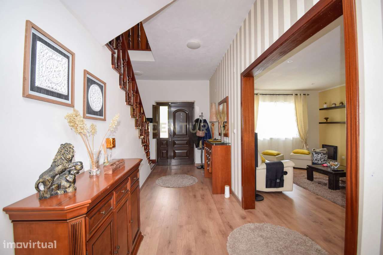 Moradia T5 com piscina em zona tranquila a 20 minutos de Lisboa - Grande imagem: 5/38